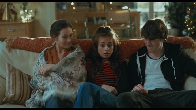 Video Reference: screenshot, girl, conversation, fun, Person