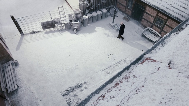 Video Reference: Snow, Winter, Geological phenomenon, Freezing, Roof, Blizzard, Asphalt, Winter storm, Concrete