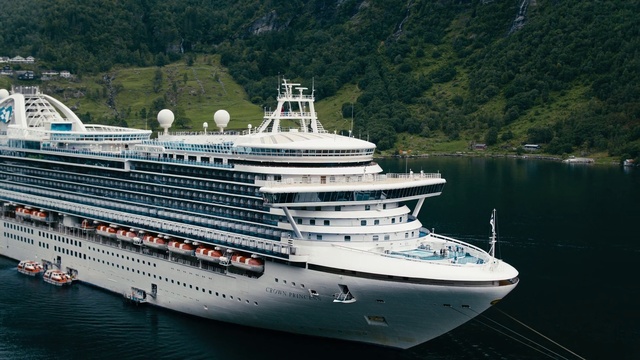 Video Reference: Vehicle, Cruise ship, Water transportation, Ship, Motor ship, Boat, Passenger ship, Naval architecture, Watercraft, Ferry