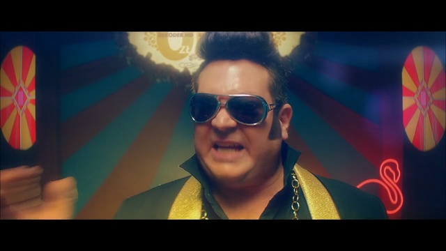 Video Reference: Eyewear, Hair, Cool, Sunglasses, Glasses, Hairstyle, Music artist, Vision care, Forehead, Fun, Person