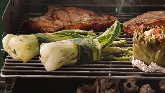 Video Reference: vegetable, food, roasting, grilling, meat, dish, animal source foods, grillades, recipe, barbecue