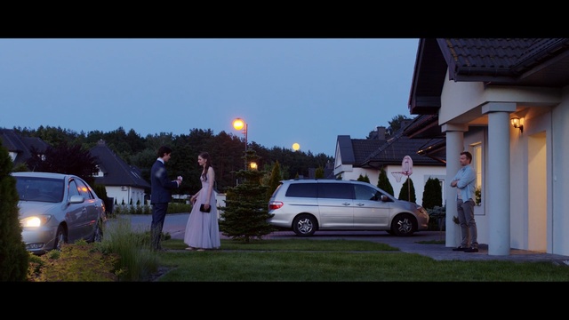 Video Reference: Car, Vehicle, Automotive exterior, Automotive lighting, Night, Minivan, Evening, Volkswagen transporter t5, Subcompact car, Person