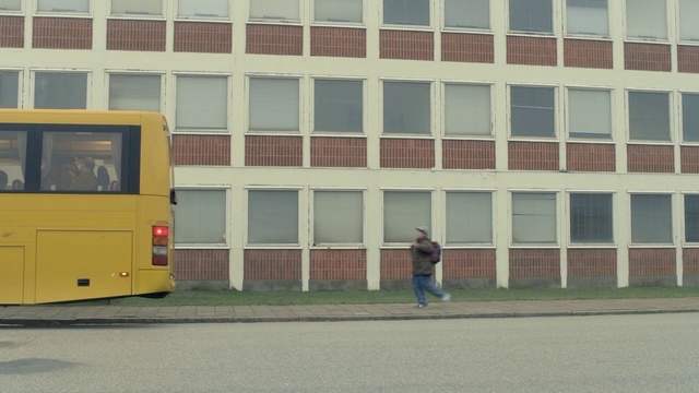 Video Reference: Motor vehicle, Transport, Mode of transport, Bus, Vehicle, School bus, Car, Window, Architecture, Compact car