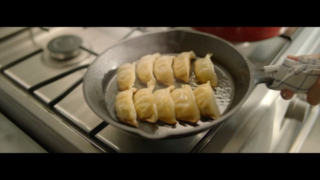 Video Reference: dish, food, baking, cuisine, finger food, mongolian food, jiaozi, pastry