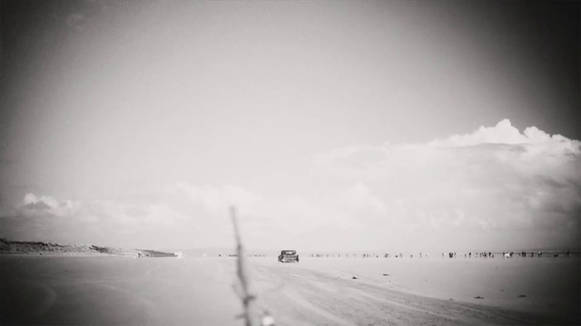 Video Reference: White, Sky, Black, Black-and-white, Monochrome photography, Cloud, Monochrome, Atmospheric phenomenon, Daytime, Atmosphere