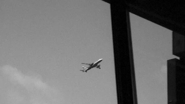 Video Reference: Airplane, Air travel, Aircraft, Aviation, Airline, Flight, Vehicle, Takeoff, Flap, Airliner