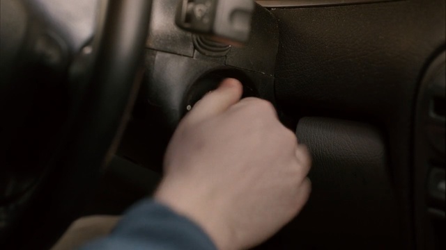 Video Reference: Finger, Hand, Vehicle door, Automotive exterior, Arm, Automotive design, Mouth, Leg, Auto part, Nail