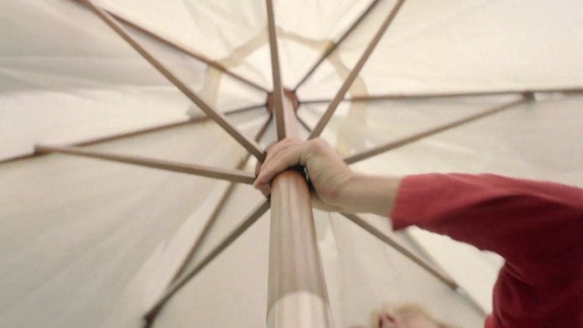 Video Reference: Bicycle wheel, Spoke, Bicycle part, Umbrella, Rim, Wheel, Fashion accessory, Bicycle tire, Vehicle