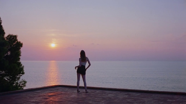 Video Reference: Sky, Horizon, Sea, Water, Morning, Ocean, Sunset, Evening, Standing, Sunrise