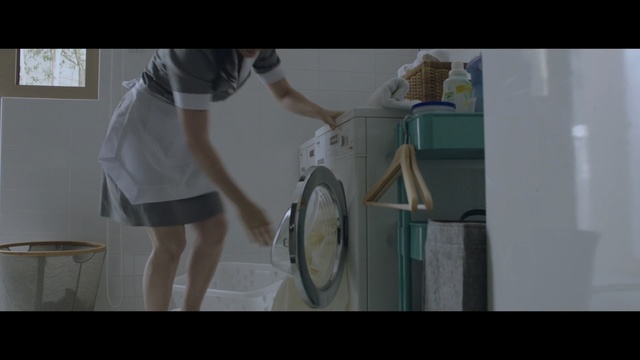 Video Reference: Leg, Shoulder, Snapshot, Arm, Floor, Joint, Room, Human body, Flooring, Human leg