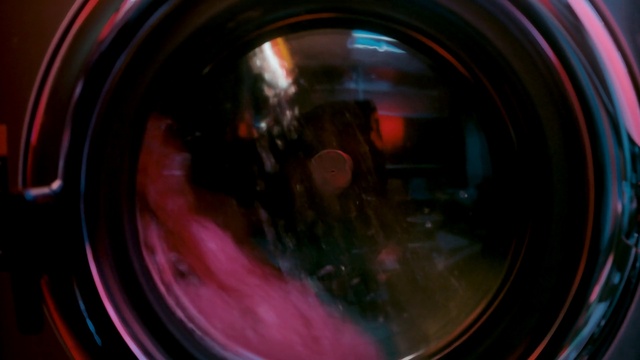 Video Reference: Automotive lighting, Automotive tire, Product, Organ, Camera lens, Fixture, Cameras & optics, Amber, Lens, Rim