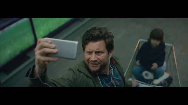 Video Reference: Movie, Human, Screenshot, Scene, Fictional character, Fun, Cool, Mouth, Photography, Smile
