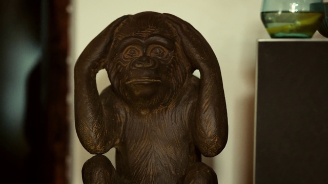 Video Reference: Primate, Statue, Sculpture, Art, Artifact, Wood, Snout, Terrestrial animal, Metal, Wrinkle