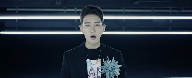 Video Reference: snapshot, fashion, fun, girl, performance, product, darkness, Person