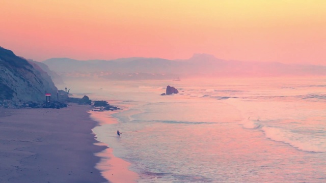 Video Reference: Sky, Sea, Atmospheric phenomenon, Horizon, Ocean, Morning, Calm, Evening, Dawn, Coast