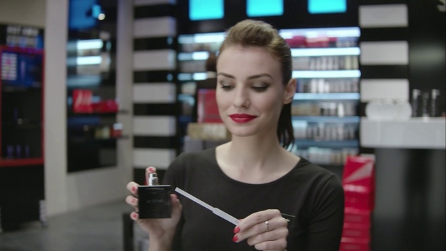 Video Reference: Face, Hair, Lip, Beauty, Skin, Head, Cheek, Blond, Material property, Lipstick