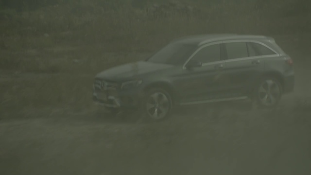 Video Reference: Land vehicle, Vehicle, Car, Luxury vehicle, Mid-size car, Personal luxury car, Automotive design, Executive car, Wheel, Automotive wheel system