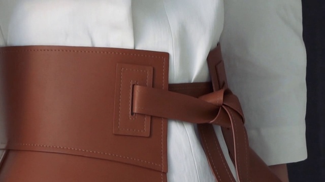 Video Reference: Brown, Tan, Leather, Beige, Fashion accessory, Bag, Handbag