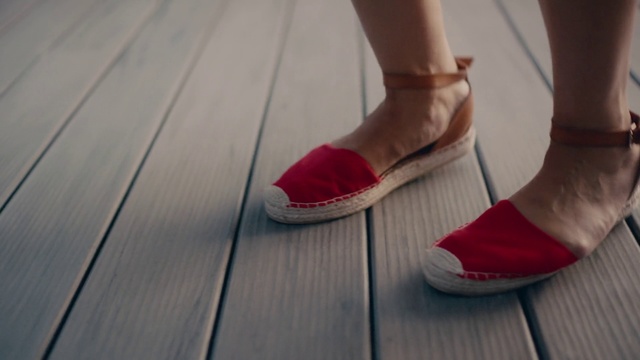 Video Reference: Footwear, Red, White, Shoe, Human leg, Leg, Ankle, Foot, Hardwood, Floor, Person, Shoes, Indoor, Clothing, Feet, Legs, Sitting, Table, Standing, Small, Wooden, Dog, Young, Girl, Holding, Woman, Someone, Man, Wearing, Pair, Cat, Playing, Riding, People, Sandal, High heels, Boot, Walking shoe, Sneakers, Sock, Basic pump, Skate shoe, Outdoor shoe, Flip-flops, Bridal shoe, Carmine, Plimsoll shoe, Slipper, Athletic shoe, Running shoe, Ballet flat, Dancing shoe, Slip-on shoe, Dress shoe, Court shoe, Tennis shoe, Toe, Cross training shoe