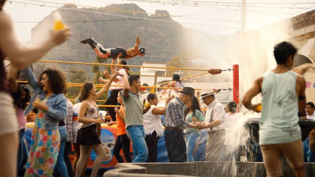 Video Reference: crowd, fun, recreation, event, Person