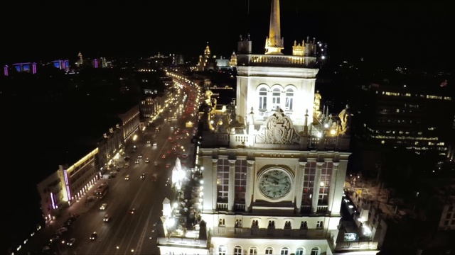 Video Reference: landmark, night, metropolis, city, tourist attraction, light, metropolitan area, architecture, urban area, lighting