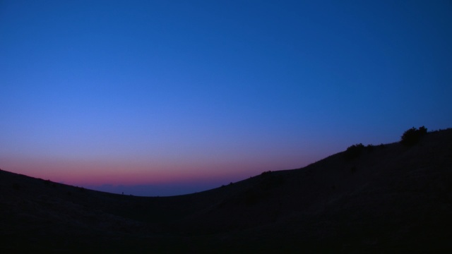 Video Reference: sky, horizon, dawn, sunrise, atmosphere, morning, afterglow, dusk, hill, geological phenomenon