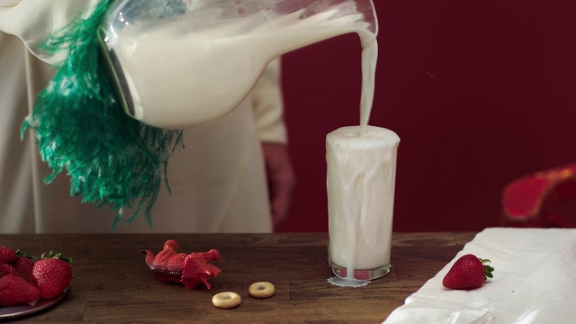Video Reference: Food, Drink, Milkshake, Smoothie, Milk, Dairy, Horchata, Non-alcoholic beverage, Milk punch, Batida