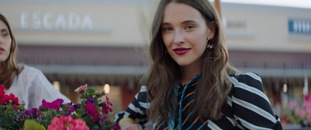 Video Reference: Hair, Beauty, Lip, Lady, Smile, Fashion, Street fashion, Eye, Long hair, Brown hair