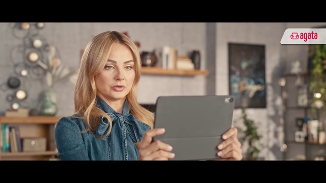 Video Reference: Skin, Snapshot, Cheek, Blond, Technology, Photography, Electronic device, Smile, Sitting, Brown hair