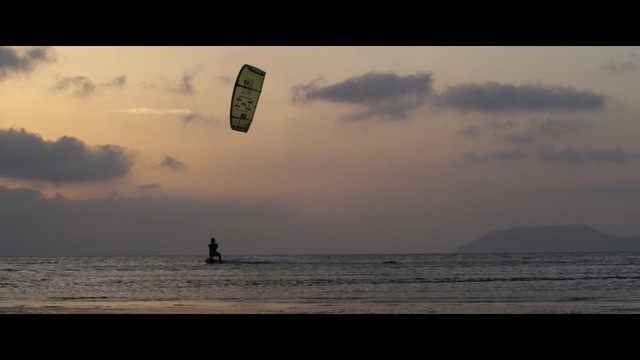 Video Reference: Kitesurfing, Kite sports, Sky, Horizon, Sea, Windsports, Boardsport, Ocean, Surface water sports, Wave