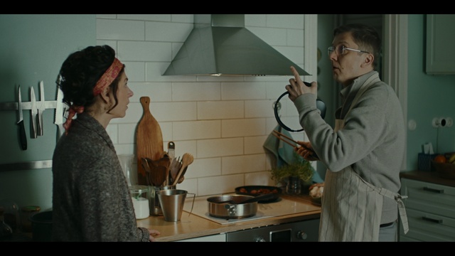 Video Reference: Tableware, Kitchen, Kitchen appliance, Gas stove, Cooking, Cookware and bakeware, Countertop, Food, Eyewear, Event