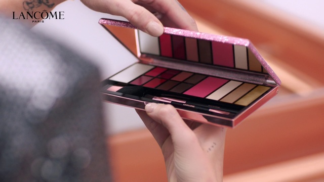 Video Reference: Eye shadow, Eye, Red, Beauty, Product, Pink, Eyebrow, Skin, Cosmetics, Organ