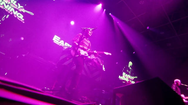 Video Reference: Performance, Entertainment, Violet, Purple, Stage, Performing arts, Concert, Pink, Rock concert, Light
