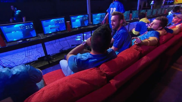 Video Reference: Blue, Fun, Audience, Technology, Media, Event, Night, Leisure, Crowd, Performance, Person