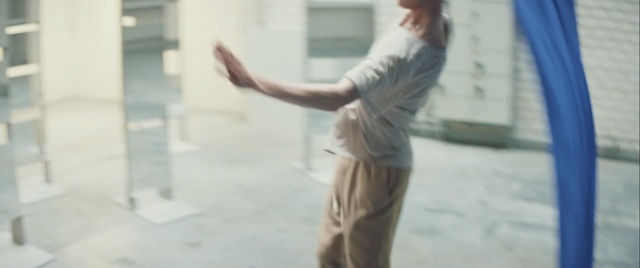 Video Reference: Standing, Long hair, Snapshot, Arm, Leg, Street fashion, Hand, Photography, Waist, Neck