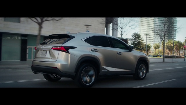 Video Reference: Land vehicle, Vehicle, Car, Automotive design, Motor vehicle, Compact sport utility vehicle, Sport utility vehicle, Crossover suv, Trunk, Mid-size car