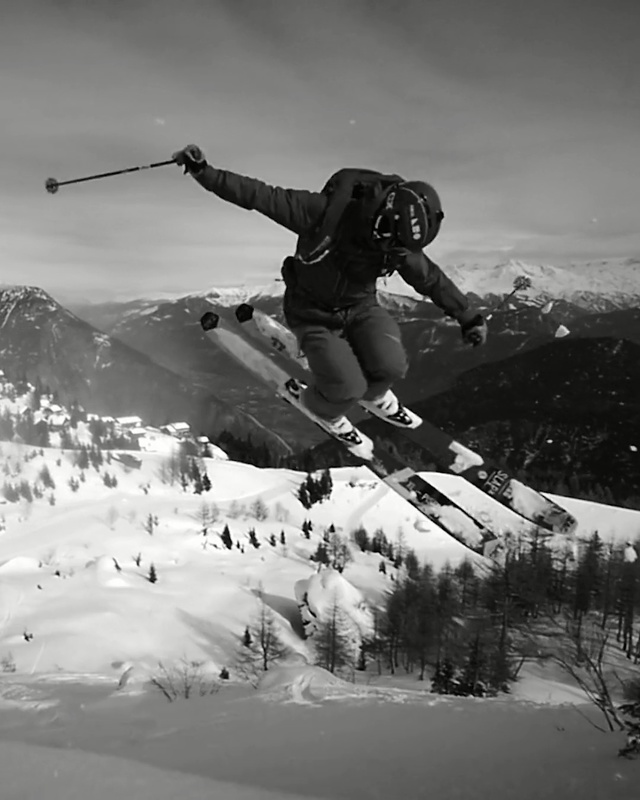Video Reference: Snow, Skier, Freestyle skiing, Recreation, Skiing, Winter sport, Ski, Winter, Extreme sport, Fun
