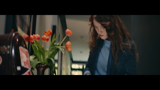 Video Reference: Flower, Floristry, Floral design, Flower Arranging, Red, Plant, Beauty, Art, Spring, Photography, Person