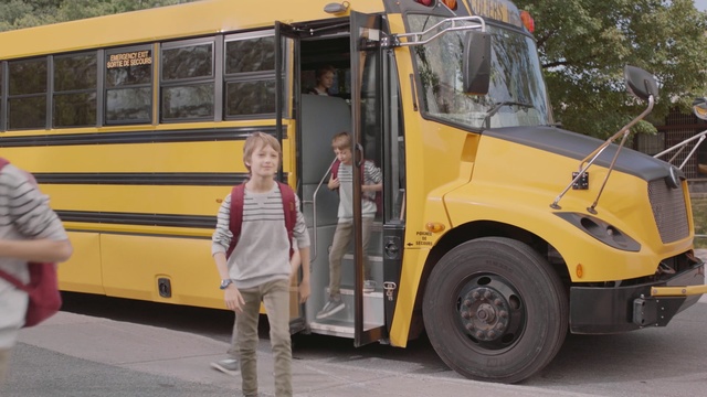 Video Reference: bus, motor vehicle, transport, vehicle, mode of transport, school bus, public transport, commercial vehicle, public utility