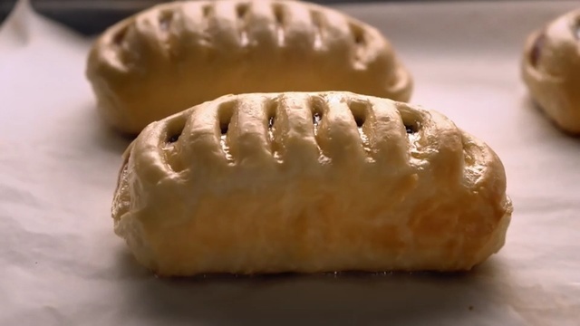 Video Reference: Food, Dish, Cuisine, Ingredient, Pasty, Empanada, Baked goods, Curry puff, Produce, Puff pastry