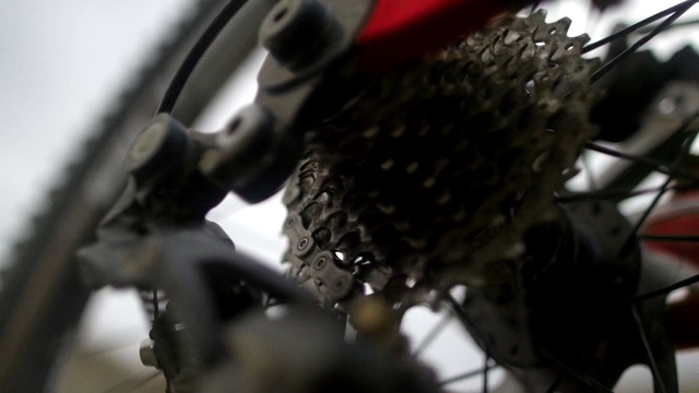 Video Reference: Bicycle part, Bicycle drivetrain part, Bicycle wheel, Groupset, Bicycle, Derailleur gears, Bicycle chain, Action figure, Spoke, Vehicle