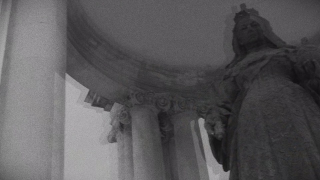 Video Reference: Statue, Column, Architecture, Sculpture, Classical sculpture, Black-and-white, Monochrome photography, Monument, Photography, Carving