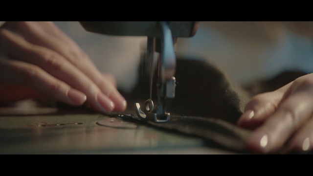 Video Reference: Sewing machine, Sewing, Leather, Belt, Hand, Art, Home appliance, Textile, Fashion accessory, Finger