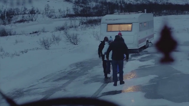 Video Reference: Snow, Winter, Mode of transport, Freezing, Transport, Vehicle, Windshield, Automotive window part, Ice, Geological phenomenon, Person