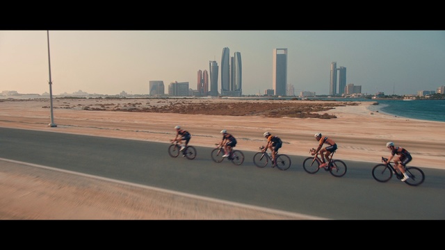 Video Reference: Bicycle, Cycling, Cycle sport, Vehicle, Sky, Recreation, Mode of transport, City, Urban area, Skyline