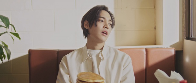 Video Reference: girl, shoulder, Person