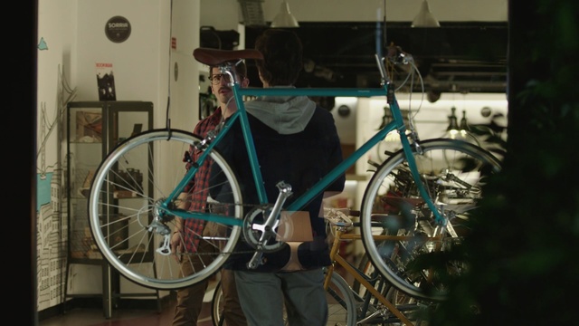 Video Reference: Bicycle wheel, Bicycle frame, Bicycle, Bicycle part, Bicycle tire, Spoke, Bicycle drivetrain part, Bicycle handlebar, Vehicle, Bicycle fork