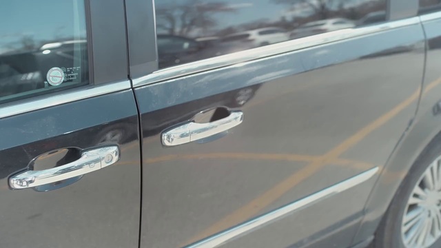 Video Reference: Vehicle, Car, Vehicle door, Automotive exterior, Door handle, Minivan, Sport utility vehicle, Compact mpv, Fender
