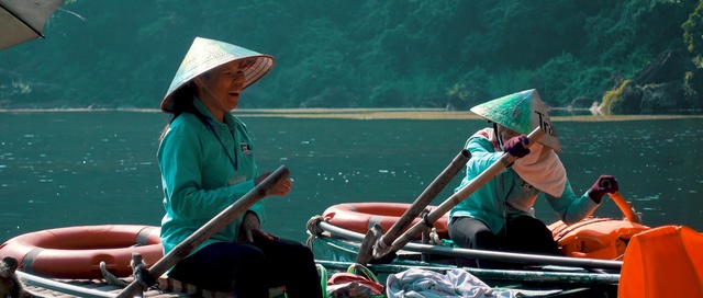 Video Reference: Watercraft rowing, Vehicle, Boating, Boats and boating--Equipment and supplies, Boat, Canoe, Water transportation, Paddle, Recreation, Musical instrument