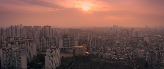 Video Reference: cityscape, city, skyline, metropolitan area, sky, urban area, metropolis, skyscraper, horizon, atmosphere